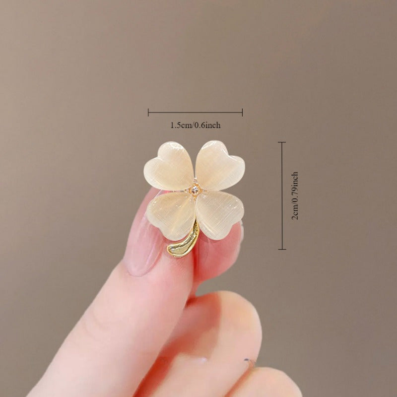 Set of 4 Elegant Brooches Shaped like Four-Leaf Clovers - Perfect for Scarves and Collars, Featuring a Resin Floral Design