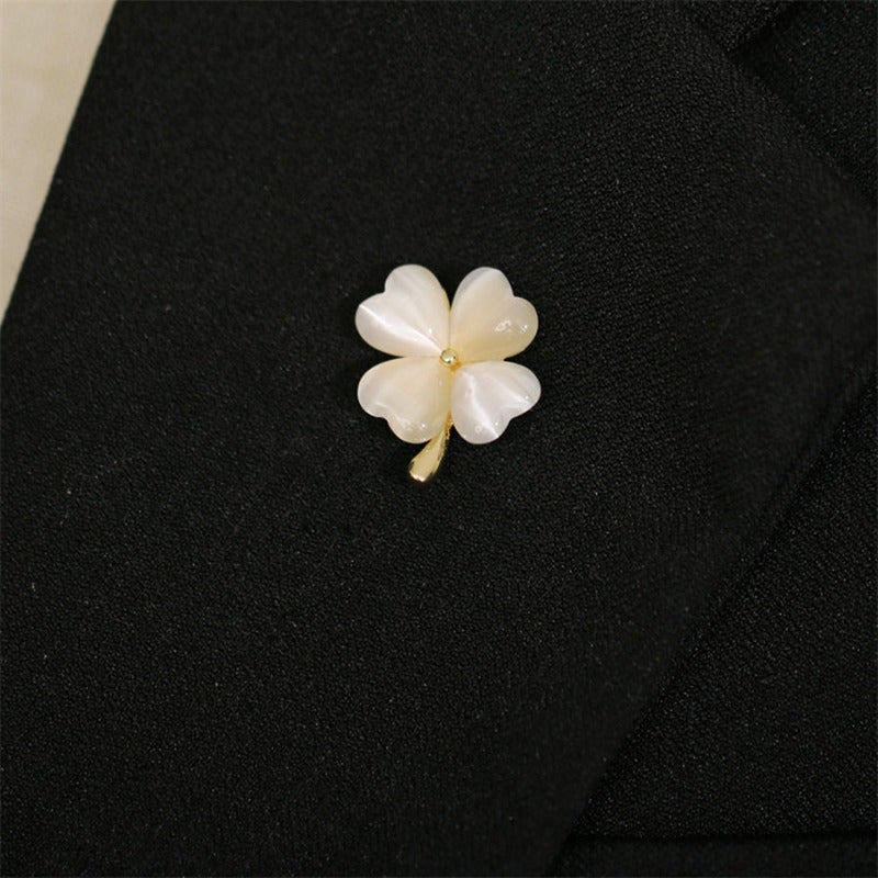 Set of 4 Elegant Brooches Shaped like Four-Leaf Clovers - Perfect for Scarves and Collars, Featuring a Resin Floral Design