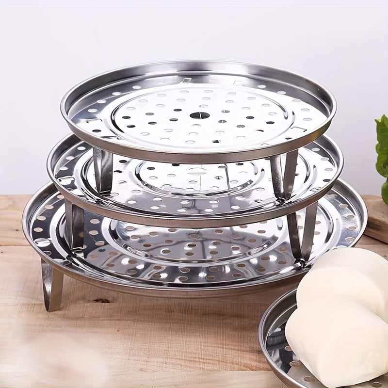 Three stainless steel steaming racks included in this set are ideal for steaming a variety of foods such as buns, eggs, and more. They are designed to fit pots with diameters of 19.99cm, 24.0cm, and 27.99cm. Perfect for all your steaming needs!