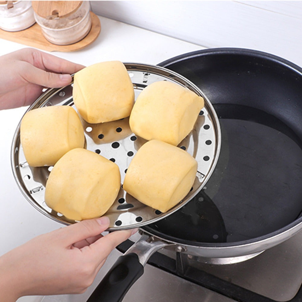 Three stainless steel steaming racks included in this set are ideal for steaming a variety of foods such as buns, eggs, and more. They are designed to fit pots with diameters of 19.99cm, 24.0cm, and 27.99cm. Perfect for all your steaming needs!