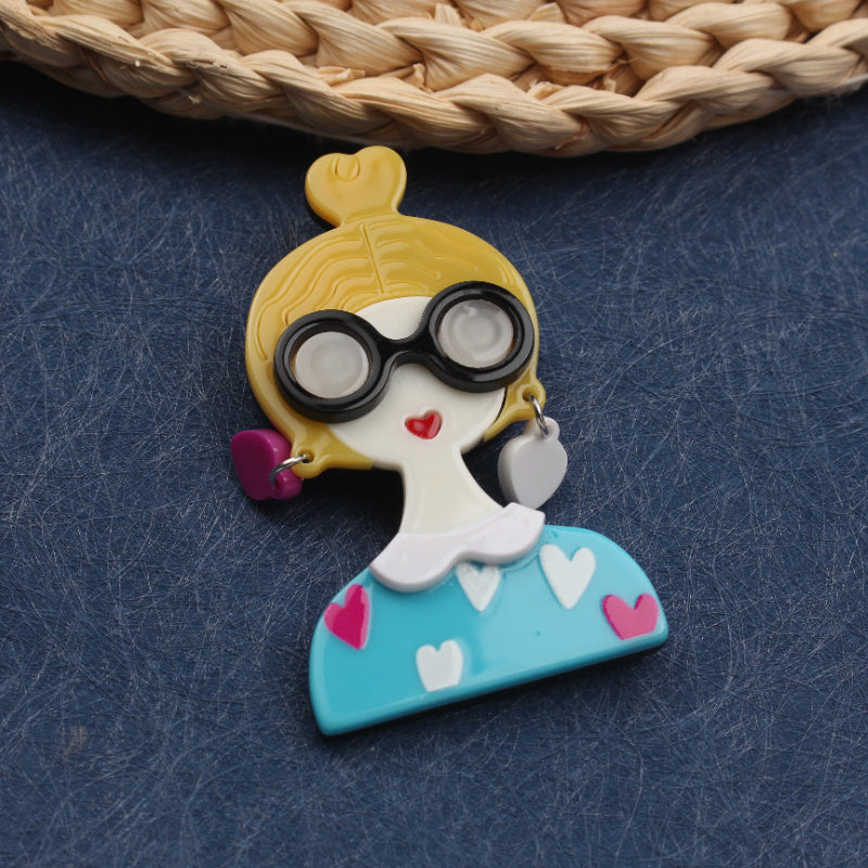 An elegant girl brooch pin made of 1 piece of acrylic - a luxurious fashion accessory with an irregular shape. This chic ladies lapel pin is perfect for parties, travel, and everyday wear. A versatile badge that can be worn on clothing, bags, and hats.