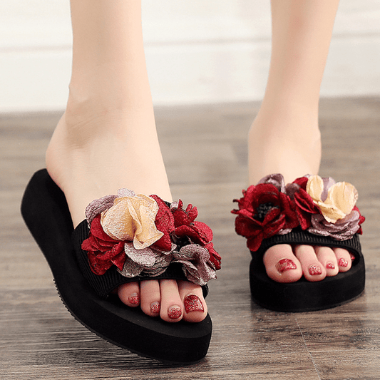 Women's flower decor slide sandals perfect for summer, casual and comfortable.