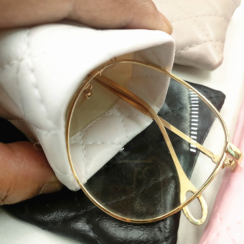 Portable squeeze glasses case made of faux leather designed to hold either 1, 2, 3, or 4 pieces. This soft fashion glasses bag also doubles as a portable phone storage box for fashion glasses.