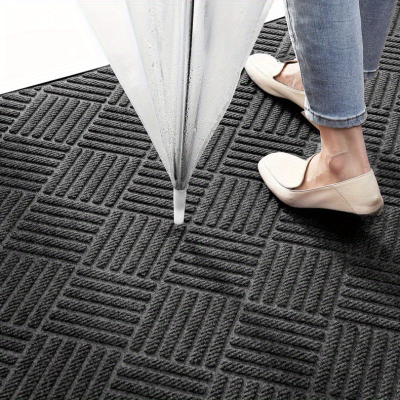 Rubber door mat for household use. Designed to prevent slipping on floors, perfect for entrances and foyers.