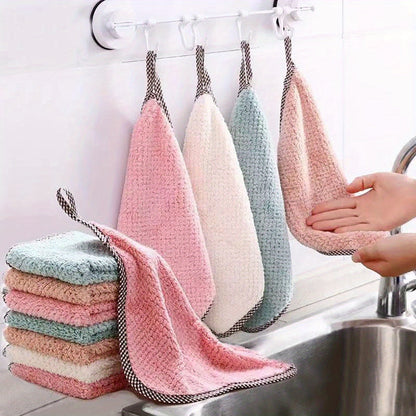 5 pieces of ultra-soft square towels that are fade-resistant and perfect for multiple uses. These towels are reusable, machine washable, and highly absorbent, making them ideal for cleaning tasks in the kitchen, bathroom, car, and windows. With a