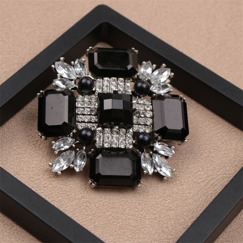 Stylish Rhinestone Brooch with Unique Water-Cut Design - Ideal for Travel, Parties, Everyday Wear, and Adding a Touch of Elegance to Accessories