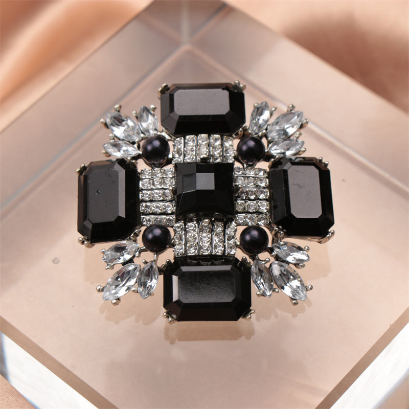 Stylish Rhinestone Brooch with Unique Water-Cut Design - Ideal for Travel, Parties, Everyday Wear, and Adding a Touch of Elegance to Accessories