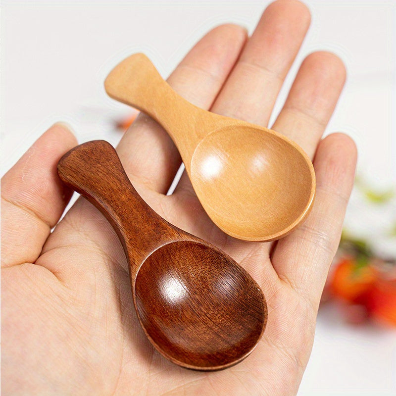 Get this 1 piece Wooden Miniature Spoon with a 3.15 inch/8 cm exquisite short handle, ideal for home use. Perfect for seasoning, ice cream, dessert, tea, yogurt, baby formula, and a variety of school supplies. Great for back to school season.