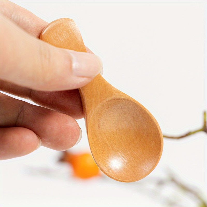 Get this 1 piece Wooden Miniature Spoon with a 3.15 inch/8 cm exquisite short handle, ideal for home use. Perfect for seasoning, ice cream, dessert, tea, yogurt, baby formula, and a variety of school supplies. Great for back to school season.