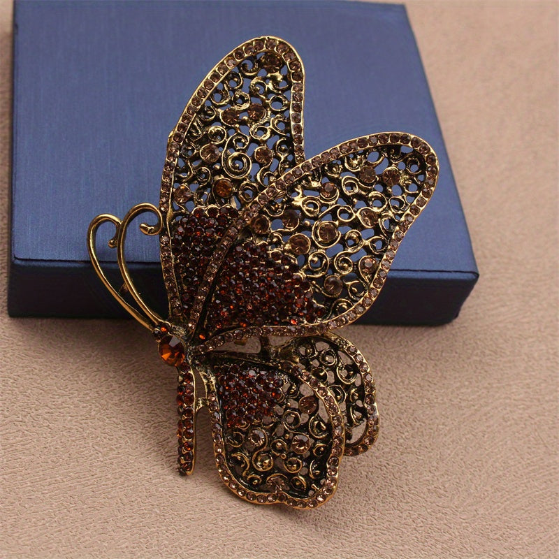 Luxurious and sophisticated butterfly brooch featuring an irregular shape and rhinestone detailing. This versatile accessory can be worn on clothing, bags, and hats. Comes in a set of 1.