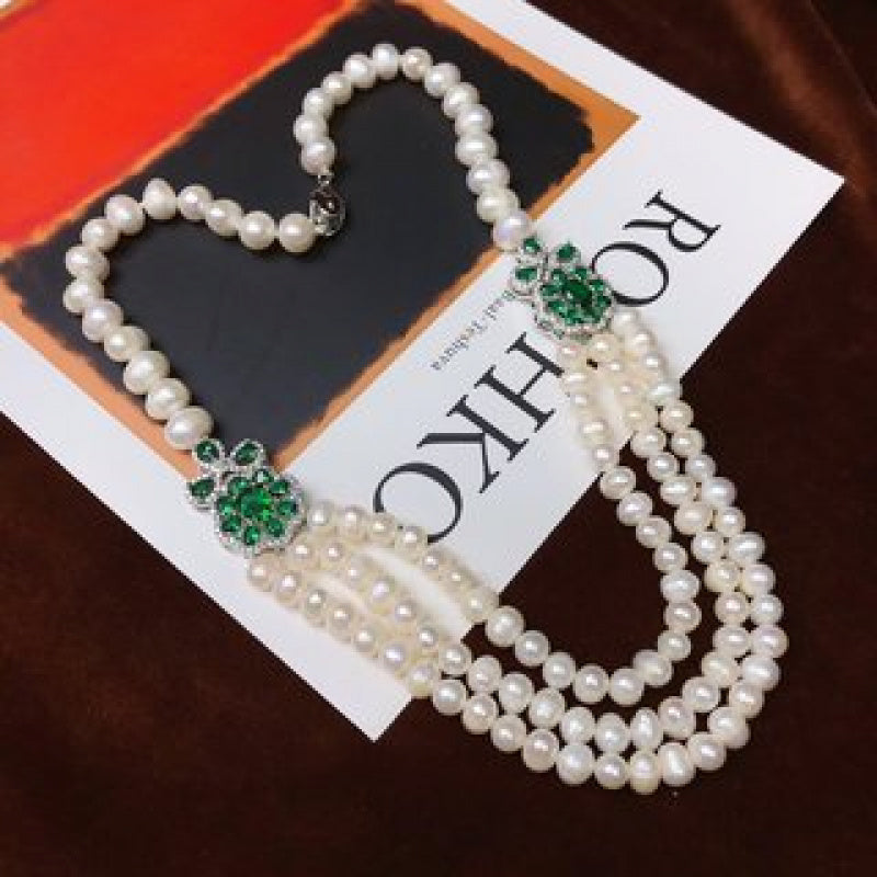 Elegant and luxurious Vintage Freshwater Pearl Necklace, perfect for everyday wear and special occasions - Comes in a beautiful Gift Box.