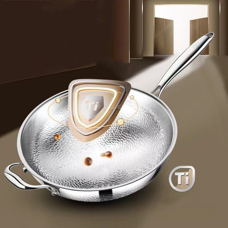 Universal Cookware Titanium qoplamali ko'p qatlamli wok, zarbali sirt, chizishdan himoyalangan, gaz pechlari va induksiyaga mos keladi.