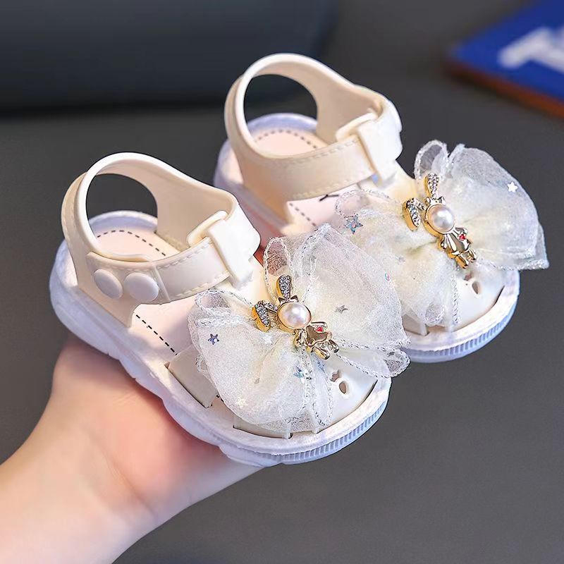 Summer 2024 Breathable Princess Sandals for Young Girls with Soft Sole, Non-Slip, Floral Design, and Buckle Closure