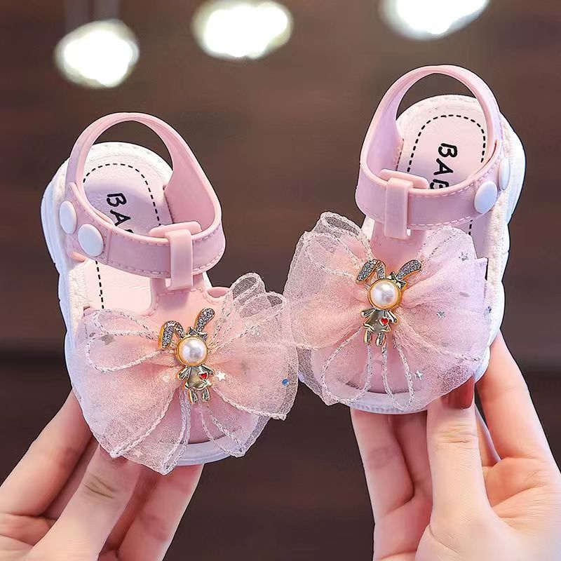 Summer 2024 Breathable Princess Sandals for Young Girls with Soft Sole, Non-Slip, Floral Design, and Buckle Closure