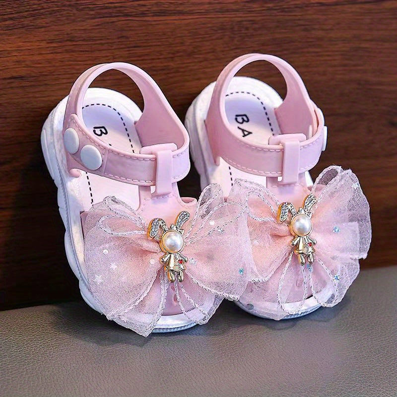 Summer 2024 Breathable Princess Sandals for Young Girls with Soft Sole, Non-Slip, Floral Design, and Buckle Closure