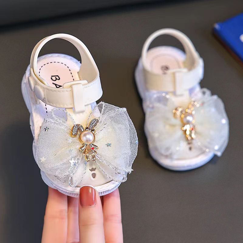 Summer 2024 Breathable Princess Sandals for Young Girls with Soft Sole, Non-Slip, Floral Design, and Buckle Closure