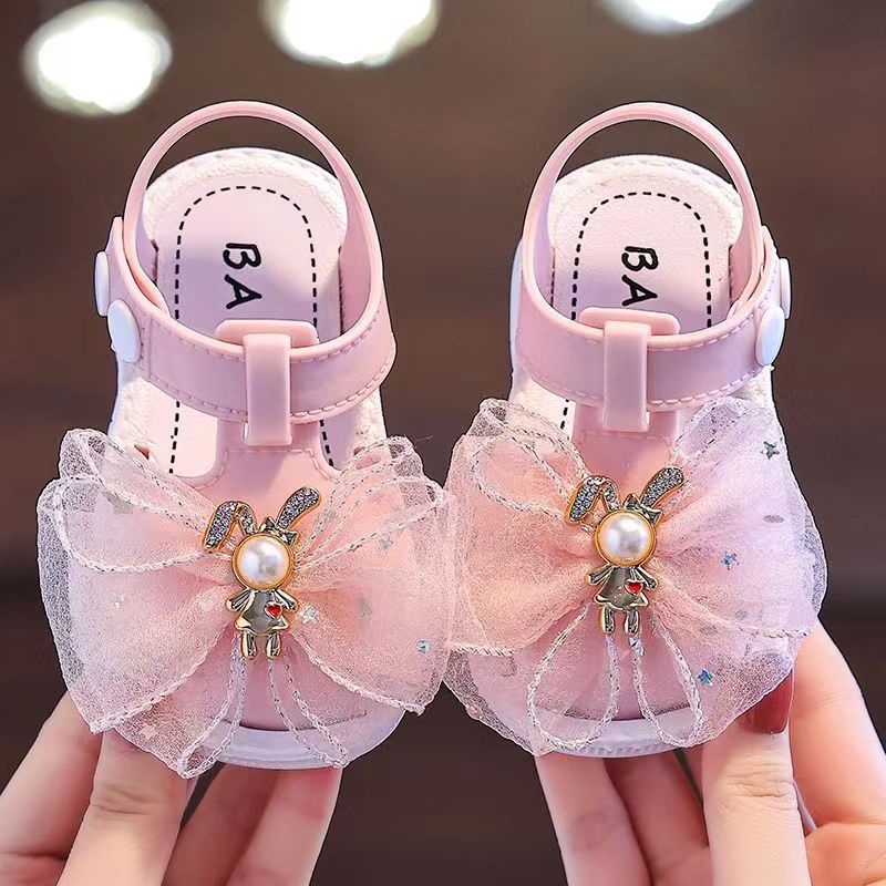 Summer 2024 Breathable Princess Sandals for Young Girls with Soft Sole, Non-Slip, Floral Design, and Buckle Closure