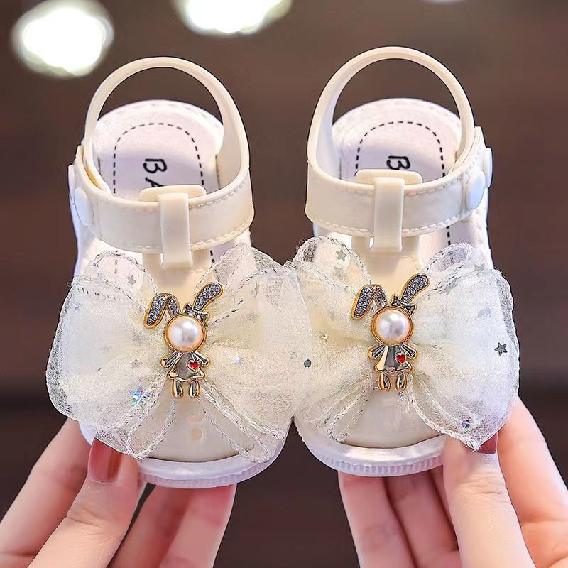 Summer 2024 Breathable Princess Sandals for Young Girls with Soft Sole, Non-Slip, Floral Design, and Buckle Closure