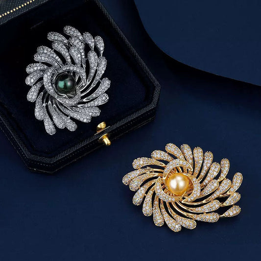 Stylish Bloom, Classic Vintage Floral Brooch adorned with Rhinestones – Versatile Accessory for Parties & Everyday Wear