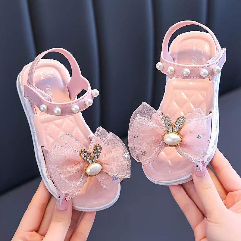 Breathable sandals with bows for girls, ideal for outdoor activities.