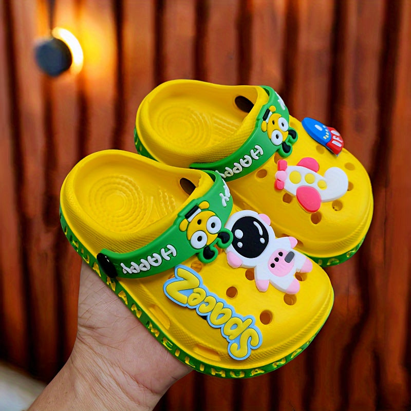 Kids cartoon clogs - breathable slip-on shoes with non-slip soles for boys and girls. Perfect for indoors, outdoors, beach, and pool. Lightweight and quick-drying summer footwear for