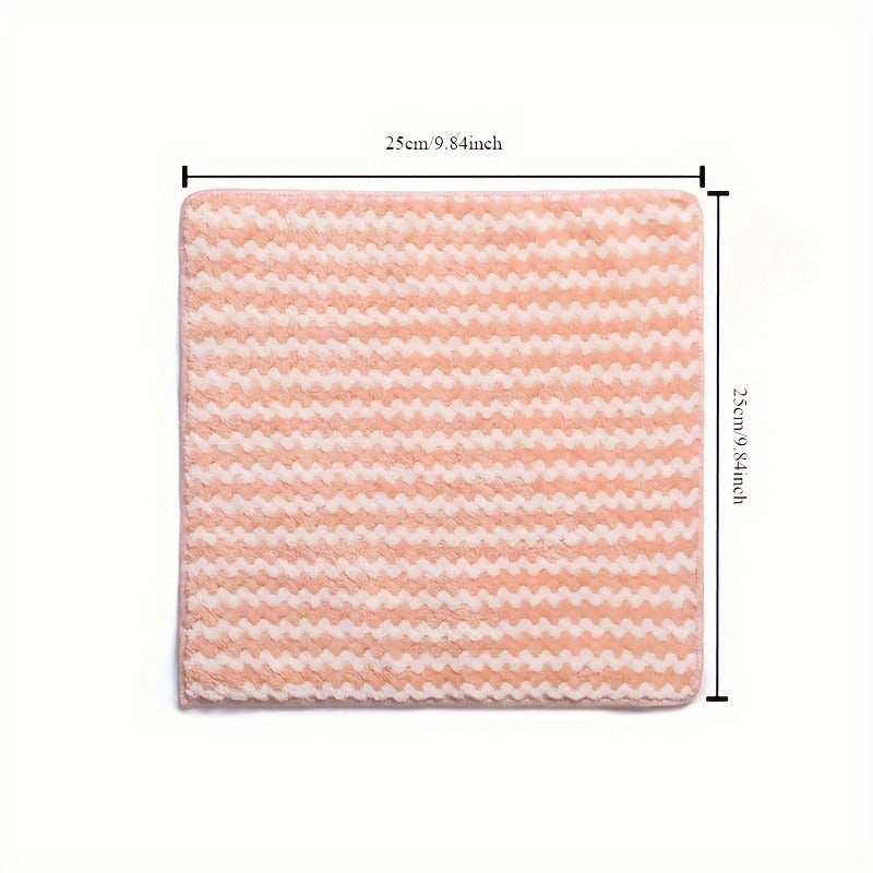 10 pieces of super soft coral velvet kitchen towels that are oil and shed resistant. These highly absorbent dishcloths are perfect for cleaning and drying.