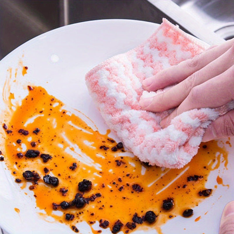 10 pieces of super soft coral velvet kitchen towels that are oil and shed resistant. These highly absorbent dishcloths are perfect for cleaning and drying.