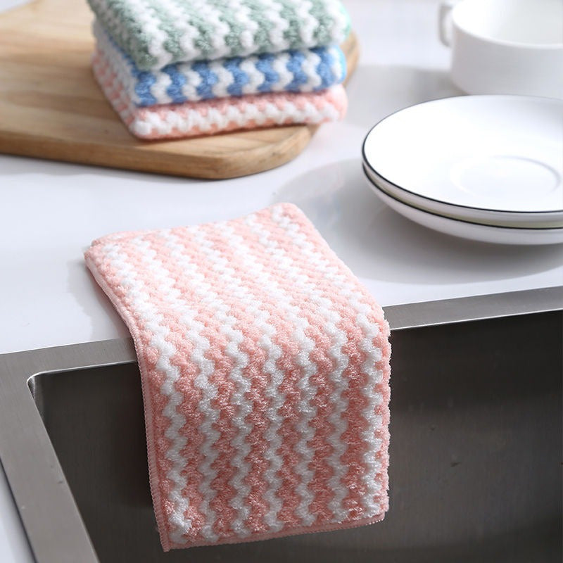 10 pieces of super soft coral velvet kitchen towels that are oil and shed resistant. These highly absorbent dishcloths are perfect for cleaning and drying.