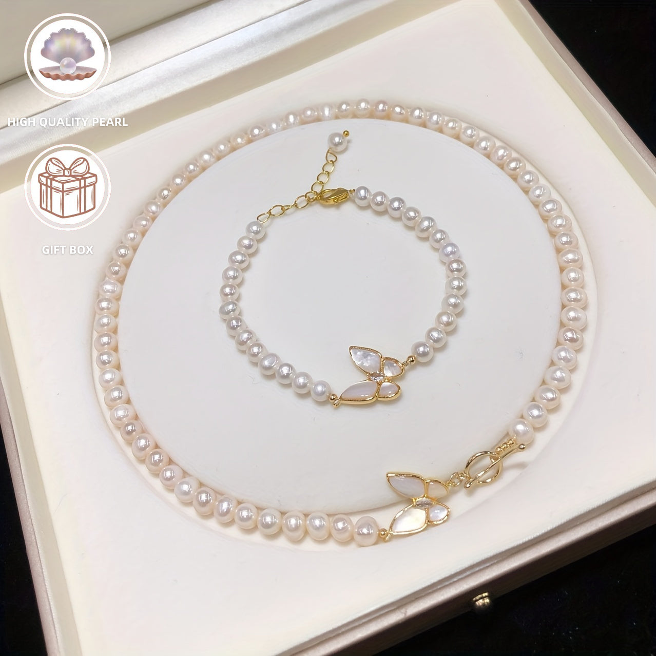 Stylish freshwater pearl jewelry set in French-Boho style, features a necklace and bracelet set without mosaic design. Versatile for all seasons, makes a perfect Mother's Day gift and an ideal accessory for parties or everyday wear.