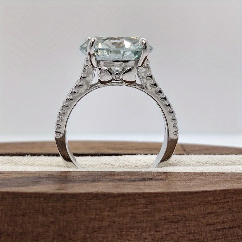 Exquisite 10 Carat Moissanite Engagement Ring in 925 Sterling Silver, 18K Gold Plated, featuring Ethical Diamonds. A Stunning Gift for Women, Ideal for Christmas, Parties, Banquets, Music Festivals, and Every Season