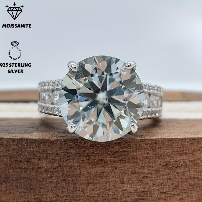 Exquisite 10 Carat Moissanite Engagement Ring in 925 Sterling Silver, 18K Gold Plated, featuring Ethical Diamonds. A Stunning Gift for Women, Ideal for Christmas, Parties, Banquets, Music Festivals, and Every Season