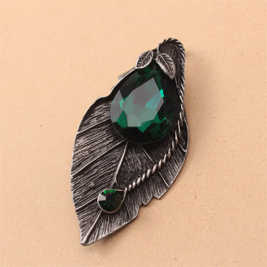 Elegant Vintage Leaf Brooch featuring Rhinestone and Enamel, Unique Plant Shape Design, Can be Worn as a Pendant or Pin on Cardigans and Accessories