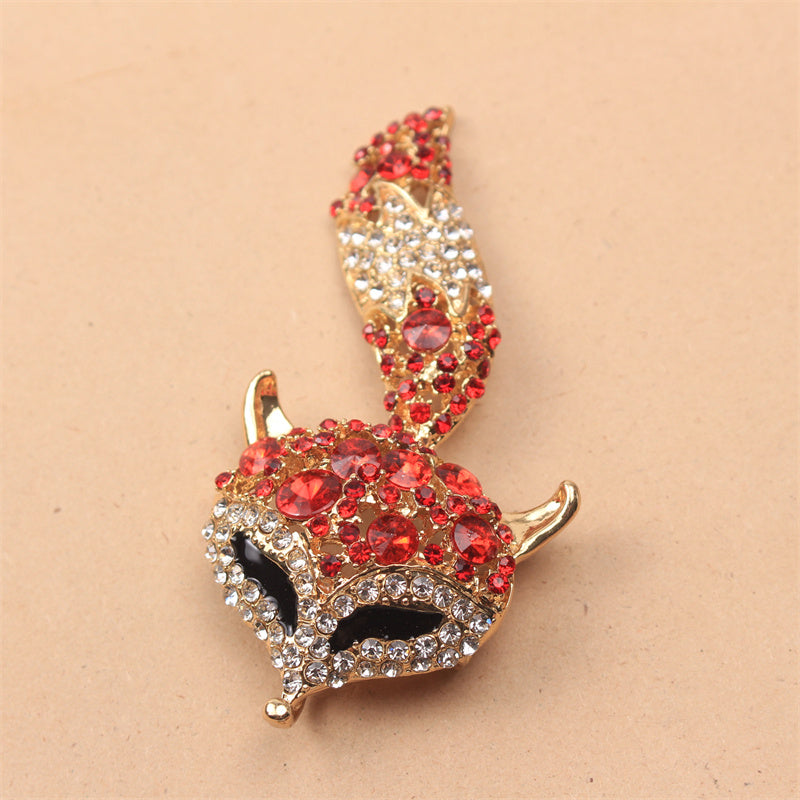 Chic Fox Enamel and Rhinestone Brooch - A Stylish Vintage Accessory for Sweaters, Coats, and Cardigans