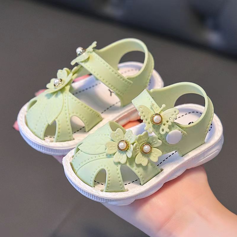 2024 Summer Baby Girls' Sandals with Closed Toe, Non-Slip Soft Sole, and Buckle for Toddlers.