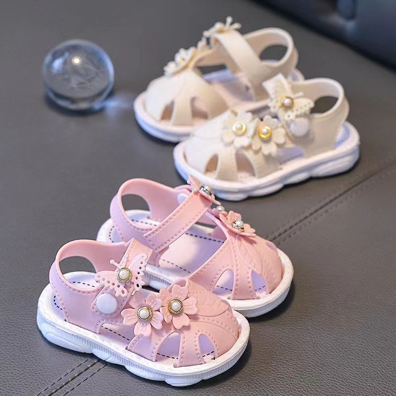 2024 Summer Baby Girls' Sandals with Closed Toe, Non-Slip Soft Sole, and Buckle for Toddlers.