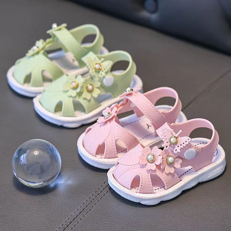 2024 Summer Baby Girls' Sandals with Closed Toe, Non-Slip Soft Sole, and Buckle for Toddlers.