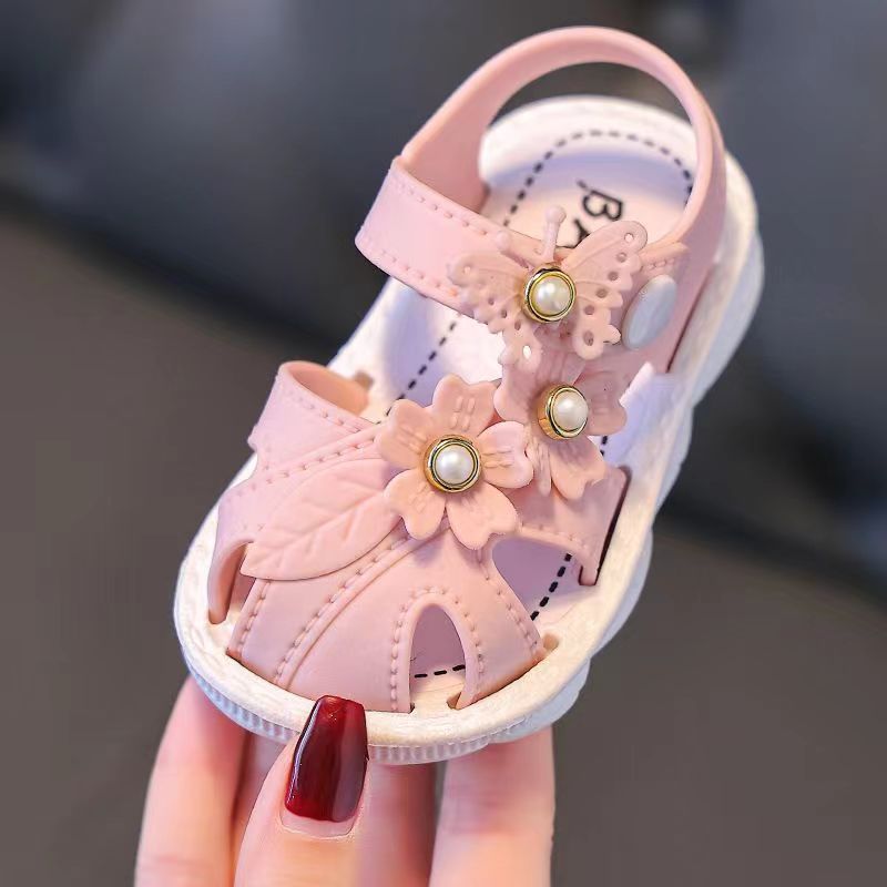 2024 Summer Baby Girls' Sandals with Closed Toe, Non-Slip Soft Sole, and Buckle for Toddlers.