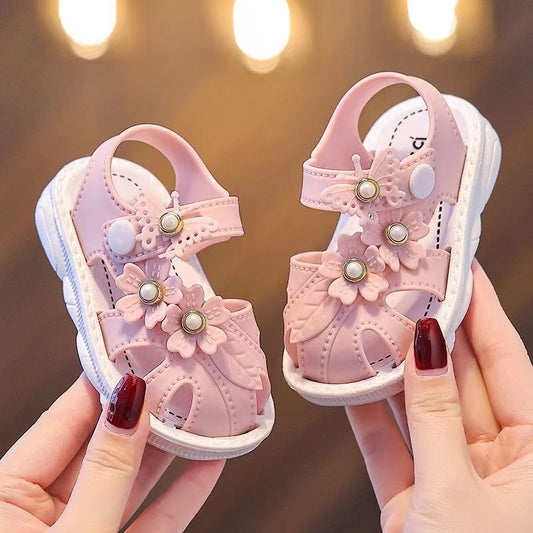 2024 Summer Baby Girls' Sandals with Closed Toe, Non-Slip Soft Sole, and Buckle for Toddlers.