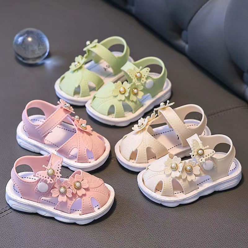 2024 Summer Baby Girls' Sandals with Closed Toe, Non-Slip Soft Sole, and Buckle for Toddlers.