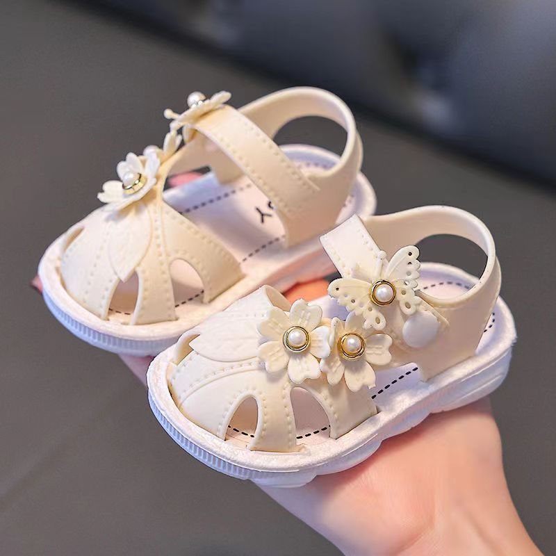 2024 Summer Baby Girls' Sandals with Closed Toe, Non-Slip Soft Sole, and Buckle for Toddlers.