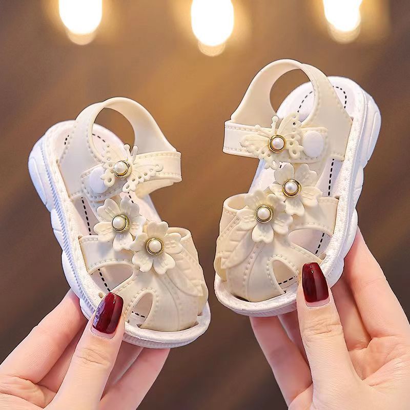 2024 Summer Baby Girls' Sandals with Closed Toe, Non-Slip Soft Sole, and Buckle for Toddlers.