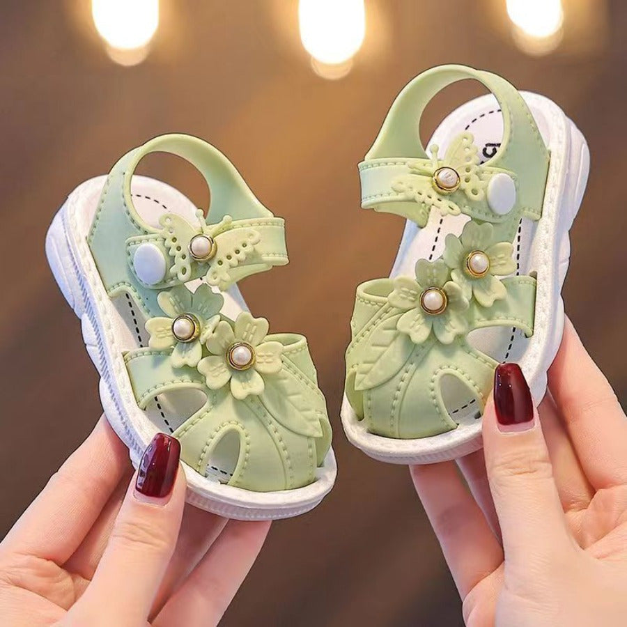 2024 Summer Baby Girls' Sandals with Closed Toe, Non-Slip Soft Sole, and Buckle for Toddlers.