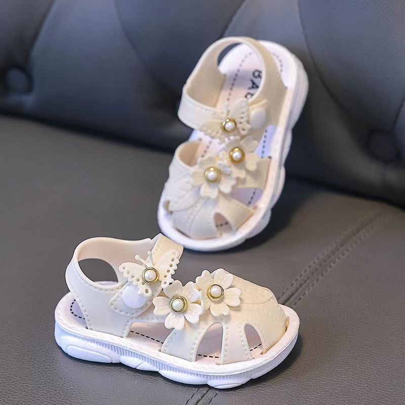 2024 Summer Baby Girls' Sandals with Closed Toe, Non-Slip Soft Sole, and Buckle for Toddlers.