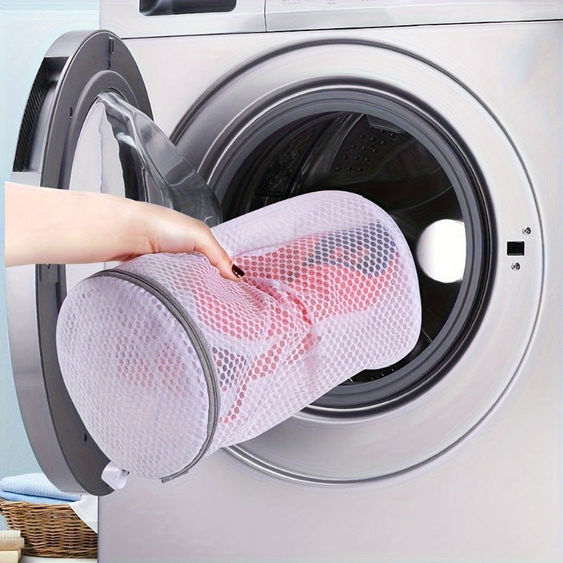 Two pieces of sturdy woven fabric shoe laundry bags with zipper - circular mesh washing bag for sneakers, gym shoes, and slippers - measuring 17.78x38.1 cm. Perfect laundry room accessories for storing and washing your shoes.