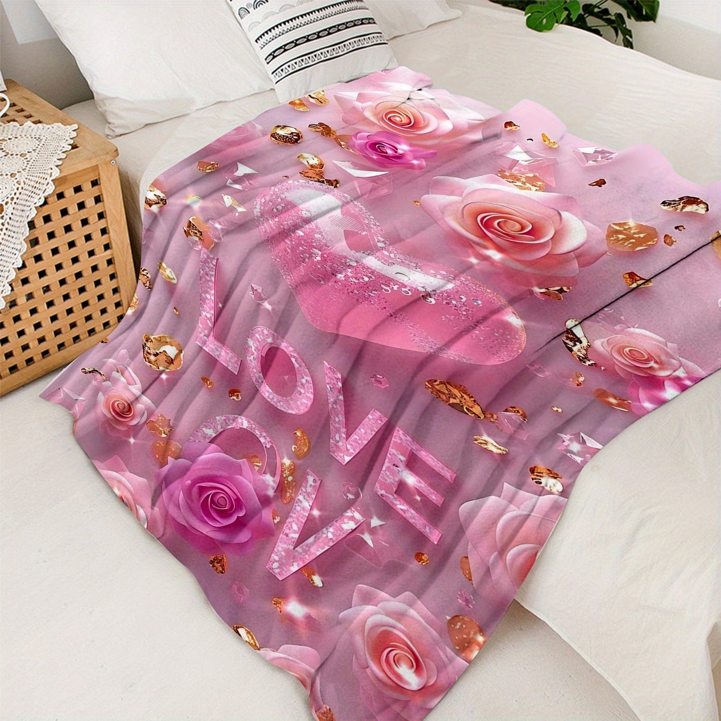 Pink 'I Love You' Throw Blanket for Valentine's Day - Luxuriously Soft and Cozy Flannel Fleece for Couch, Bed, and Camping - Perfect for All Seasons with Elegant Digital Rose and Heart Design