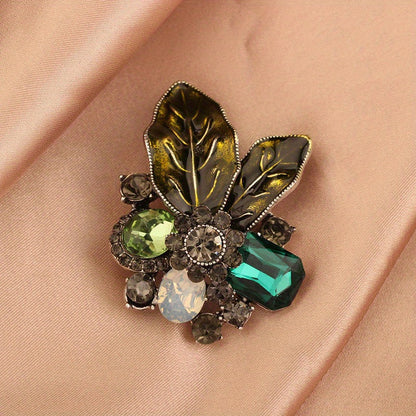 Chic Rhinestone Floral Pin, Unique Design, Opulent Fashion, Multifunctional Item for Women, Perfect for Christmas Presents, Everyday Outfits, Fashion Accessories, and Hat Embellishments.