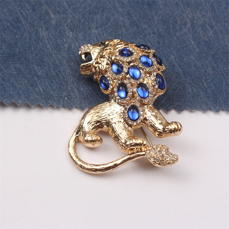 Beautiful Rhinestone Lion Brooch - A Versatile and Stylish Addition to Your Wardrobe for Any Occasion | Ideal Christmas Present | Unique Design to Complement Your Outfits and Accessories