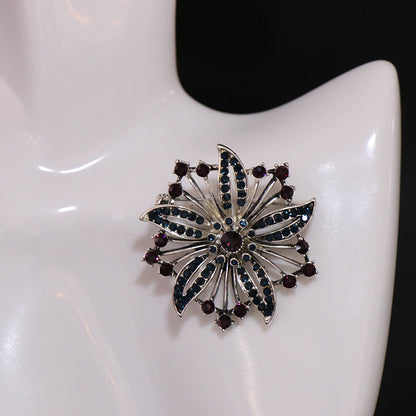 Chic Rhinestone Floral Brooch - Sophisticated, Unique Pin for Women's Fashion Statement