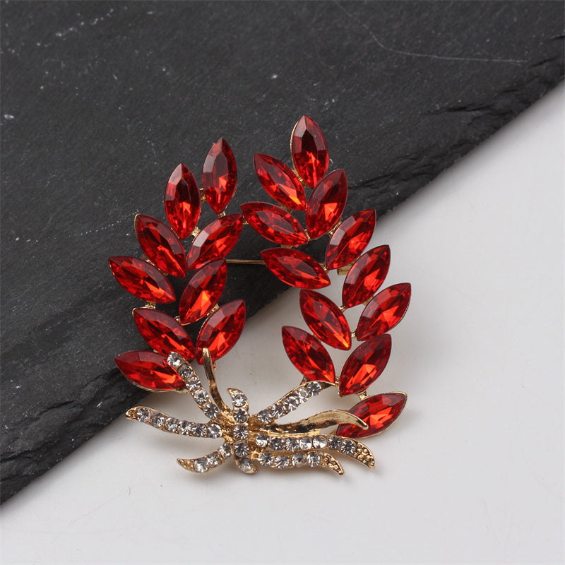 Stylish and luxurious brooch made of alloy and enamel in an irregular shape, perfect as a novelty fashion accessory for women. This faux design piece is a versatile apparel pin that adds a touch of elegance to any outfit.