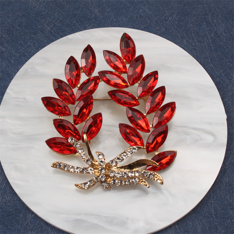 Stylish and luxurious brooch made of alloy and enamel in an irregular shape, perfect as a novelty fashion accessory for women. This faux design piece is a versatile apparel pin that adds a touch of elegance to any outfit.